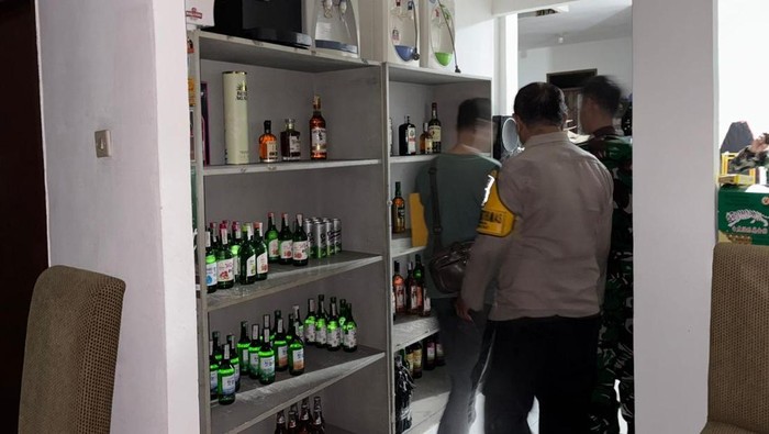 Bikin Resah Warga, Penjual Miras di Ciputat Tangsel Digerebek Polisi