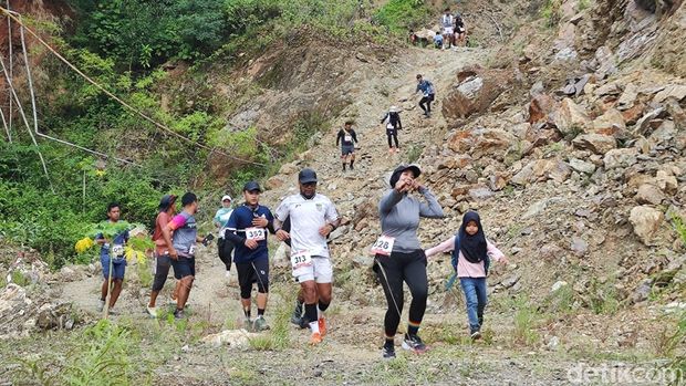 Run to Geopark Para peserta saat mengikuti Run to Geopark di Desa Gununggajah, Kecamatan Bayat, Klaten.