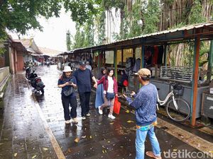Pedagang Sambat Omzet Anjlok Imbas Pemugaran Candi Mendut