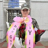 Momen Haru Taeyong NCT Pulang Wajib Militer, Disambut Pelukan Ayah Ibunya