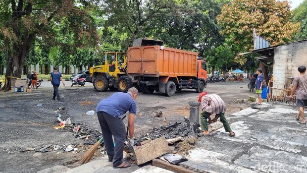 TKP ricuh matel dikeroyok hingga tewas di Kalibata, Jaksel. (Taufiq/detikcom) TKP ricuh matel dikeroyok hingga tewas di Kalibata, Jaksel. (Taufiq/detikcom)
