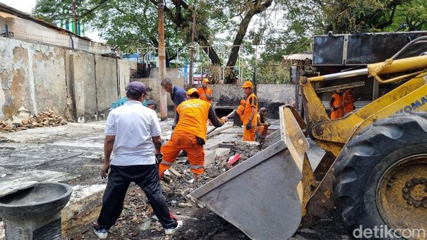 TKP ricuh matel dikeroyok hingga tewas di Kalibata, Jaksel. (Taufiq/detikcom) TKP ricuh matel dikeroyok hingga tewas di Kalibata, Jaksel. (Taufiq/detikcom)
