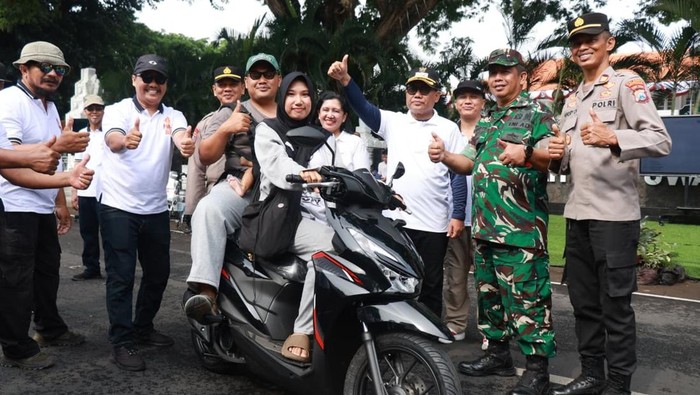 Beruntungnya Warga Banyuwangi Menang Motor di Undian Sipundiwangi