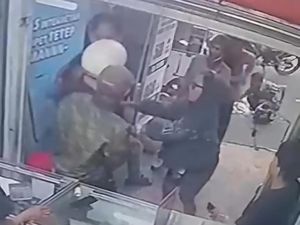 Viral Penjual Es Teh Dianiaya Pria Mabuk di Cimahi