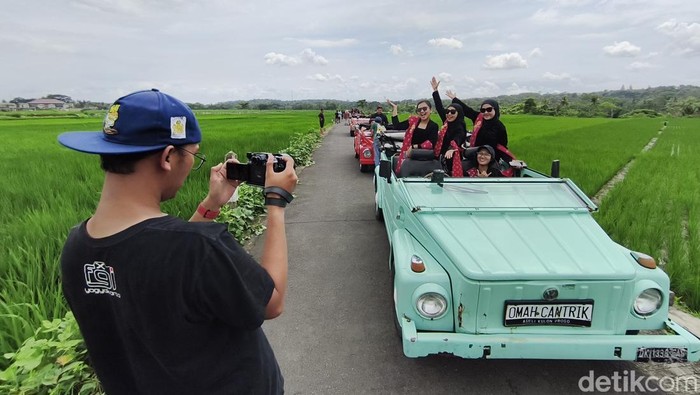 Serunya Bernostalia di Atas VW Semari Nikmati Suasana Pedesaan Kulon Progo