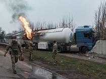 Serangan Drone Rusia Bakar Truk Tangki di Ukraina Timur