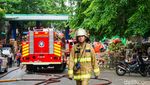 Damkar Berhasil Kendalikan Kebakaran Pasar Induk Kramat Jati