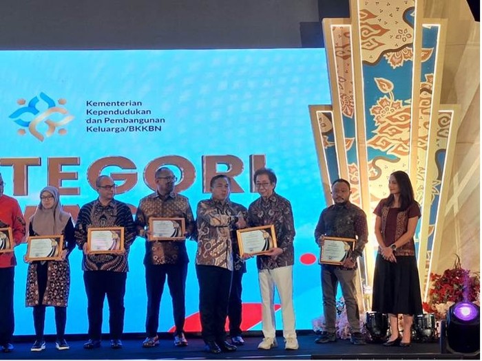 Sido Muncul Raih Penghargaan BKKBN-Salurkan Bantuan Tambahan ke Sumatera