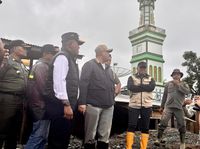 Pria di Bekasi Tewas Tersambar Petir Saat Terjebak Hujan di Tengah Sawah