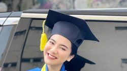 Inspiratif! 7 Artis Indonesia Lulus Cum Laude hingga Summa Cum Laude