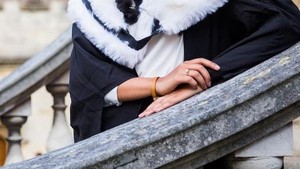 Maudy Ayunda kembali jadi role model setelah lulus S1 di Oxford University dengan predikat Cum Laude di jurusan PPE. Foto: Instagram