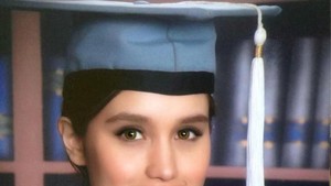 Julukan beauty with brain melekat kuat pada Cinta Laura yang meraih dua gelar sarjana Cum Laude di Columbia University. Foto: Instagram