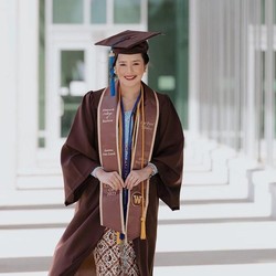 Inspiratif! 7 Artis Indonesia Lulus Cum Laude hingga Summa Cum Laude