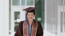 Inspiratif! 7 Artis Indonesia Lulus Cum Laude hingga Summa Cum Laude