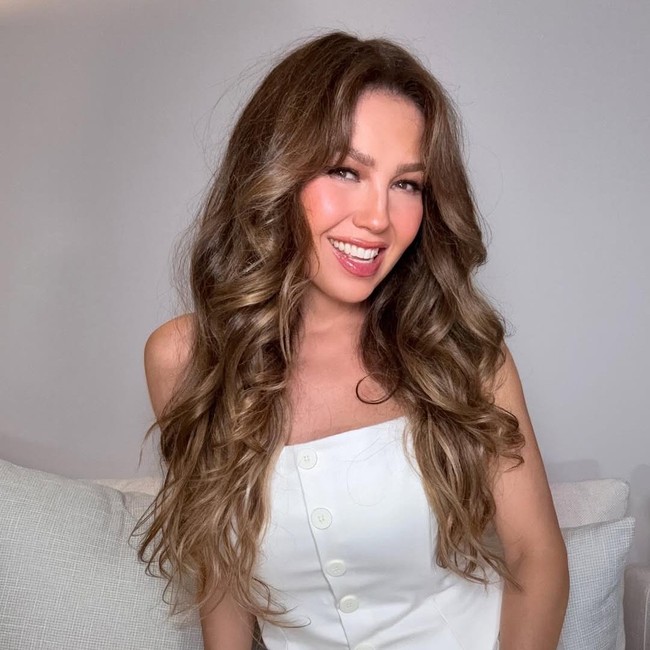 9 Potret Thalia Rosalinda Tak Menua Bak Vampir, Ini Rahasia Awet Mudanya