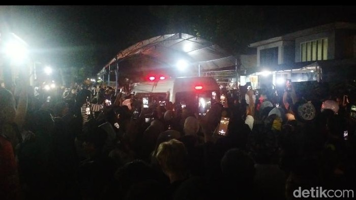 Jenazah Pembalap Awhin Sanjaya Tiba di Palopo, Keluarga-Warga Histeris