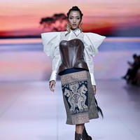 Koleksi dari lini kedua Denny, Balijava, itu bertajuk  ‘Bumi Sabana’. Persembahan terbarunya ini merupakan bagian dari presentasi SOGO di JFW 2026 pada akhir Oktober lalu. (Foto: Dok. JFW 2026)