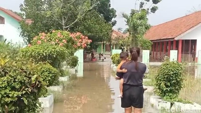 Banjir Rendam Panguragan Kulon Cirebon, SDN 3 Terpaksa Diliburkan