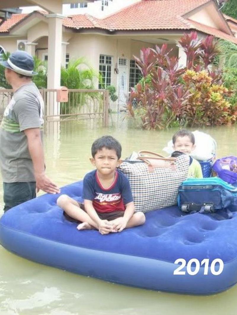 15 Tahun Berlalu, Foto Banjir Keluarga Ini Viral karena Kasur yang Sama