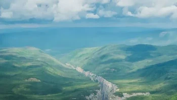 Scimitar Canyon, Nahanni National Park. Foto: colapepsikinnie via Bored Panda