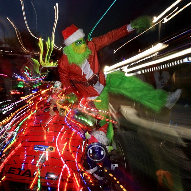 Cahaya Natal di Atas Roda, Tradisi Komunitas Warnai Jalanan Cape Town