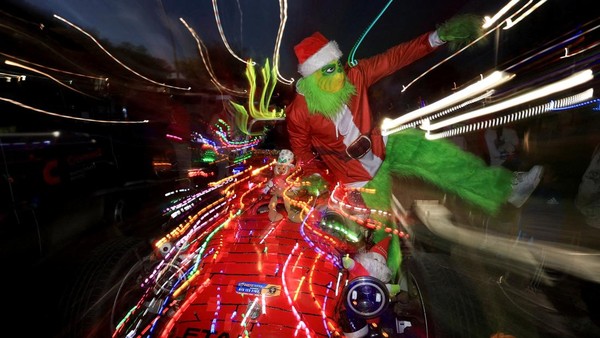 Cahaya Natal di Atas Roda, Tradisi Komunitas Warnai Jalanan Cape Town