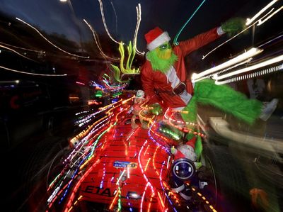 Cahaya Natal di Atas Roda, Tradisi Komunitas Warnai Jalanan Cape Town
