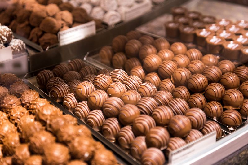 Cokelat Punya Sisi Kelam? Ini 5 Fakta di Balik Camilan Favorit Dunia Cokelat Punya Sisi Kelam? Ini 5 Fakta di Balik Camilan Favorit Dunia