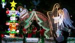 Lampion Natal Percantik Balai Kota Solo, Warga dan Wisatawan Ramai Berkunjung