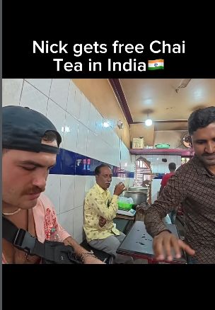 Diberi Teh Gratis, Vlogger Amerika Terpukau dengan Keramahan Orang India