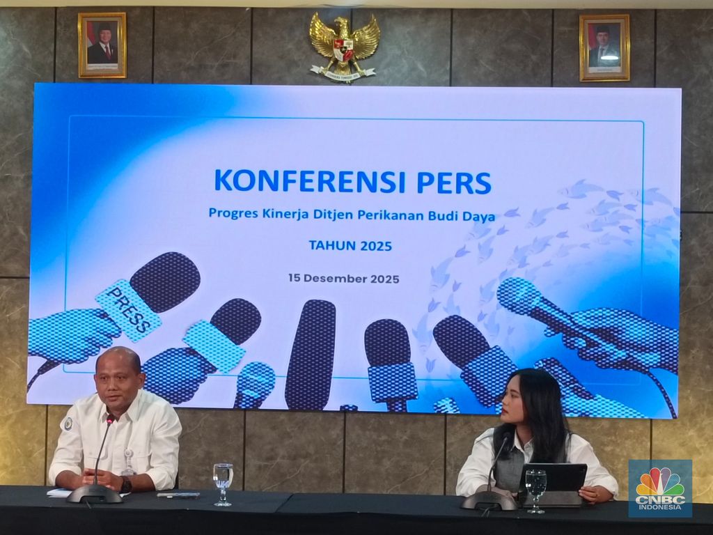Direktur Jenderal Perikanan Budidaya KKP, Tb. Haeru Rahayu saat konferensi pers di Media Center KKP, Jakarta, Senin (15/12/2025). (CNBC Indonesia/Martyasari Rizky)