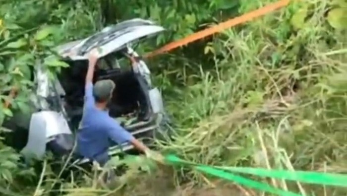 Mobil Terjun ke Jurang 50 Meter di Jalur Kebun Kopi Donggala, 6 Orang Luka