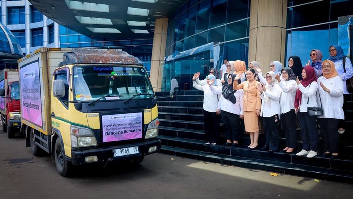 DWP KemenUMKM & ID FOOD Salurkan Bantuan Perlengkapan Bayi ke Sumatera