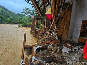 Hari-hari Sulit Warga Desa Cidadap Sukabumi Usai Banjir Melanda