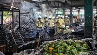 Salah satu petugas mengatakan saat ini sudah situasi di lokasi dalam tahap pendinginan. 