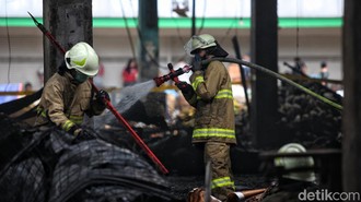 Polisi Pastikan Tak Ada Korban di Kebakaran Pasar Induk Kramat Jati