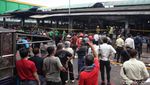 Garis Polisi Terpasang di Lokasi Kebakaran Pasar Induk Kramat Jati