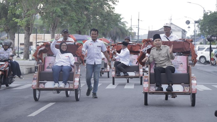 Presiden Prabowo Serahkan Becak Listrik di Jember, Prioritaskan Lansia