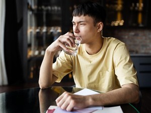 Efek Kurang Minum Tak Cuma Kekurangan Cairan, Juga Ganggu Kesehatan Sendi