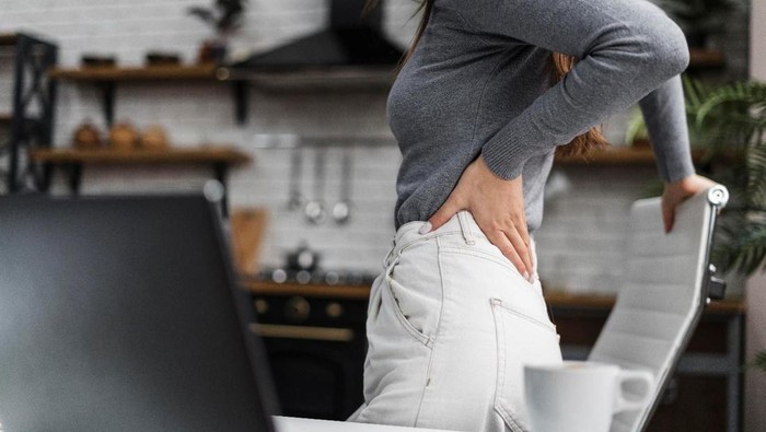 Bukan Cuma Faktor Usia, Kekurangan Mineral Juga Bisa Picu Nyeri Pinggang!