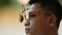 Wajah serius petembak Indonesia, Muhammad Iqbal Raia Prabowo saat laga final nomor 10 meter Air Rifle. ANTARA FOTO/NOVA WAHYUDI