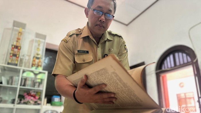 Alkitab Kuno 158 Tahun di Gereja Merah Diinventarisasi Pemkot Kediri