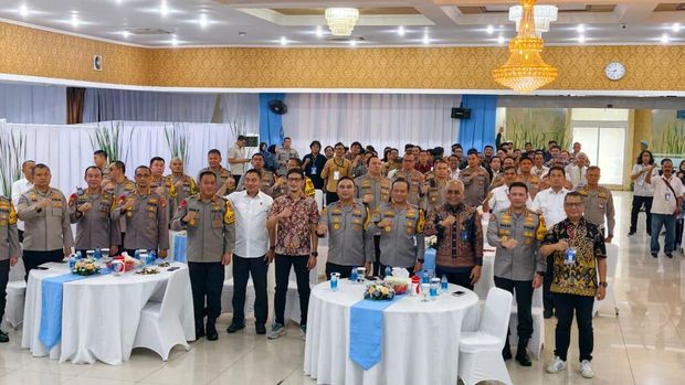 Kapolda Metro Jaya Irjen Pol Asep Edi Suheri membuka kegiatan Uji Kompetensi Wartawan (UKW) 2025, Senin (15/12/2025) Kapolda Metro Jaya Irjen Pol Asep Edi Suheri membuka kegiatan Uji Kompetensi Wartawan (UKW) 2025, Senin (15/12/2025)