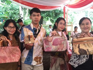 Melihat Karya Kreatif Siswa Disabilitas di Denpasar, Ada Pakaian hingga Tas