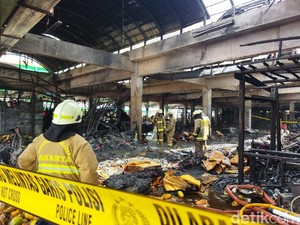 Video: Kebakaran di Pasar Induk Kramat Jati Hanguskan 350 Kios