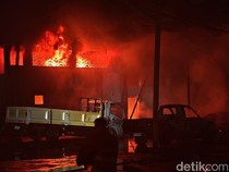 Garasi Truk di Solo Baru Sukoharjo Kebakaran