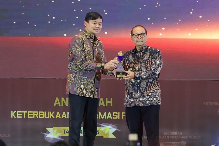 KemenUMKM Raih Predikat Informatif di Anugerah Informasi Publik 2025