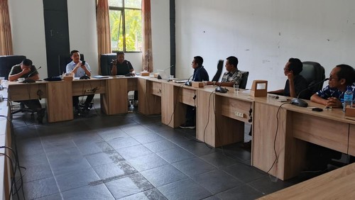 Beberapa pelamar calon Komisioner KI NTB datangi DPRD NTB, Senin (15/12/2025). (Foto: Ahmad Viqi/detikBali).