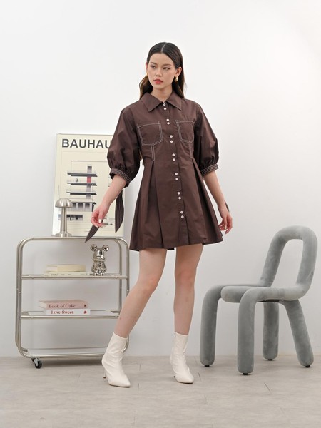 Alternatif Warna Baju Natal Selain Merah-Hijau, Bikin Kamu Tetap Stand Out