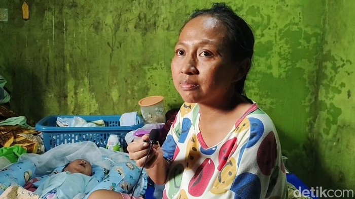 Kisah Haru Proses Evakuasi Ibu dan Bayi di Tengah Banjir Cirebon